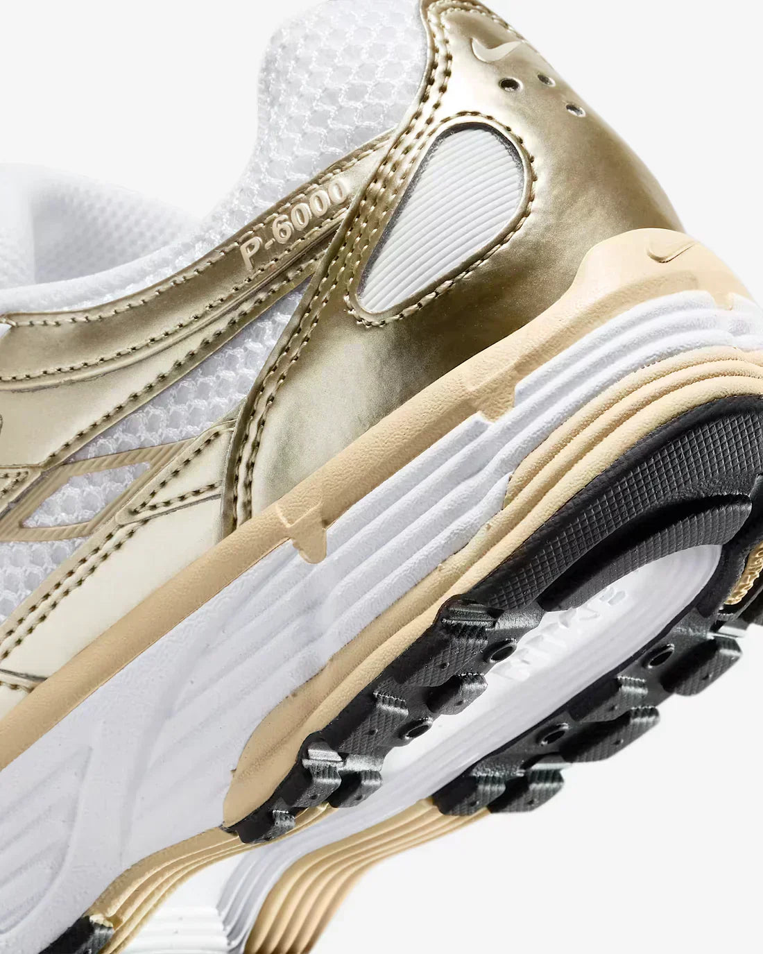 W NIKE P-6000 GLD WHITE/GOLD