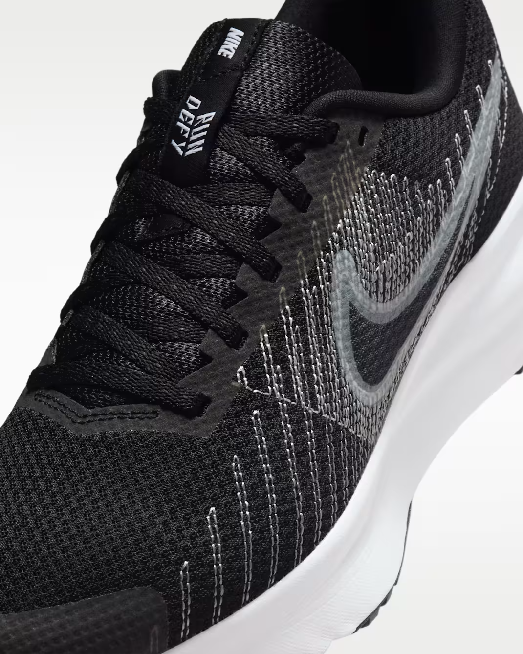 NIKE RUN DEFY BLACK/WHITE