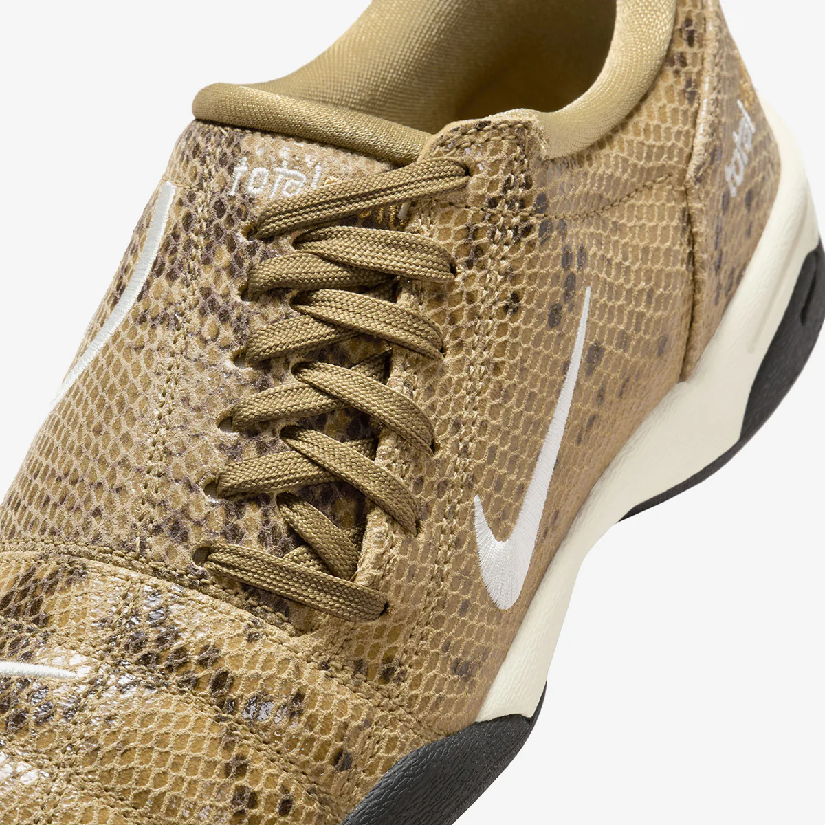 WMNS NIKE TOTAL 90 SE BEIGE/PALE/IVORY