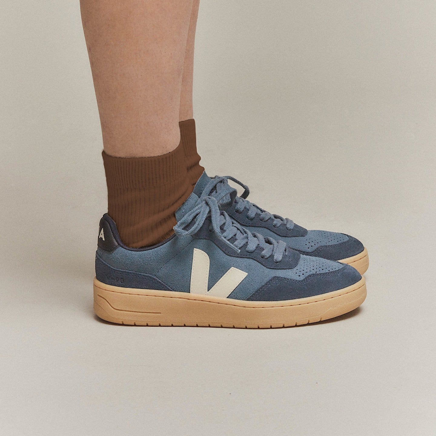 VEJA V-90 SUEDE CALIFORNIA PIERRE