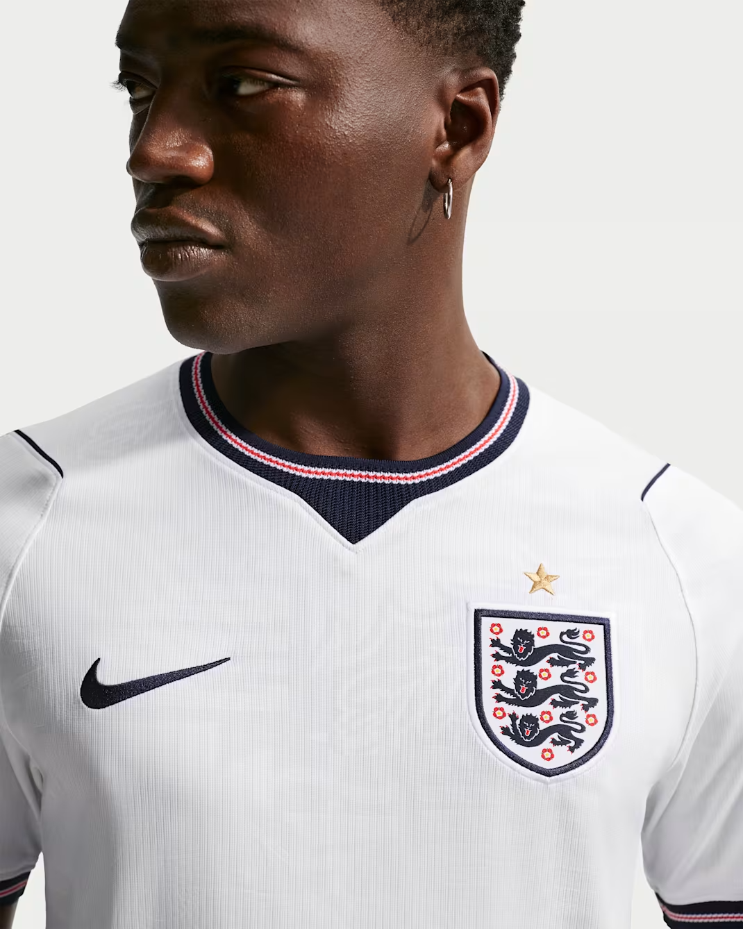 CAMISETA NIKE DRI-FIT INGLATERRA LOCAL 2026 STADIUM WHITE/NAVI