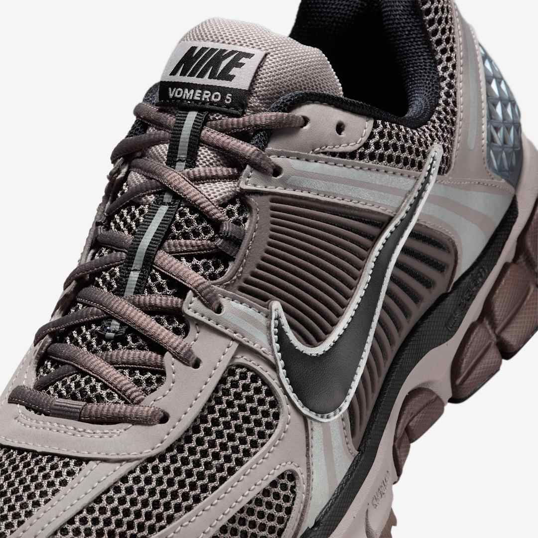 NIKE ZOOM VOMERO 5 COLLEGE/GREY/BLACK