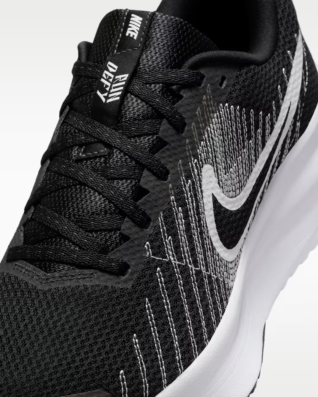 NIKE RUN DEFY BLACK/WHITE
