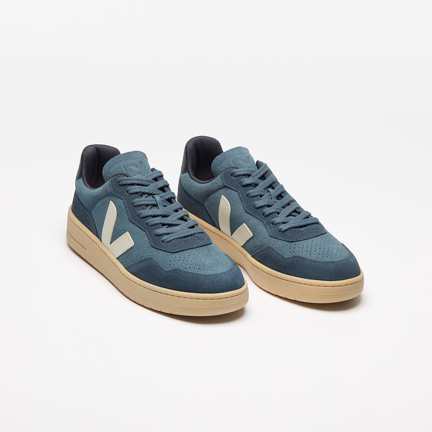 VEJA V-90 SUEDE CALIFORNIA PIERRE