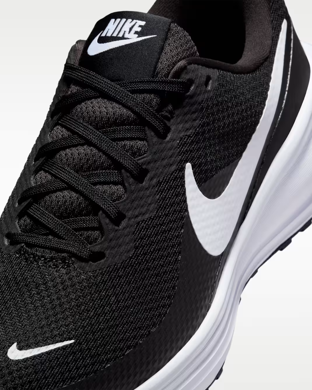NIKE REVOLUTION 8 BLACK/WHITE