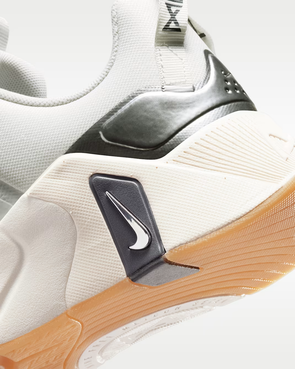 W NIKE FREE METCON 7 WHITE/BEIGE/SILVER MUJER