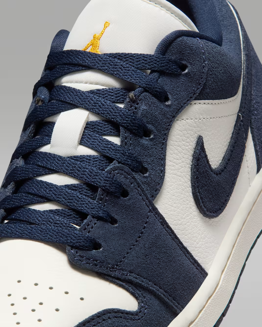 AIR JORDAN 1 LOW SE V2 NAVY/WHITE