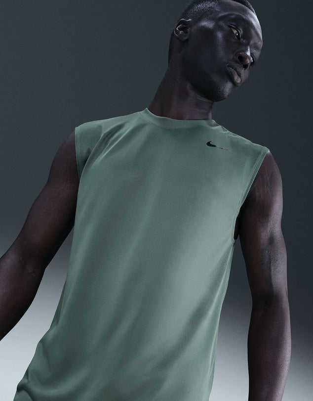 M NK DF TEE STD SLVLS FLEX GREEN