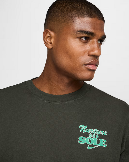 U NSW TEE M90 OC BLOOMING - DARK GREY