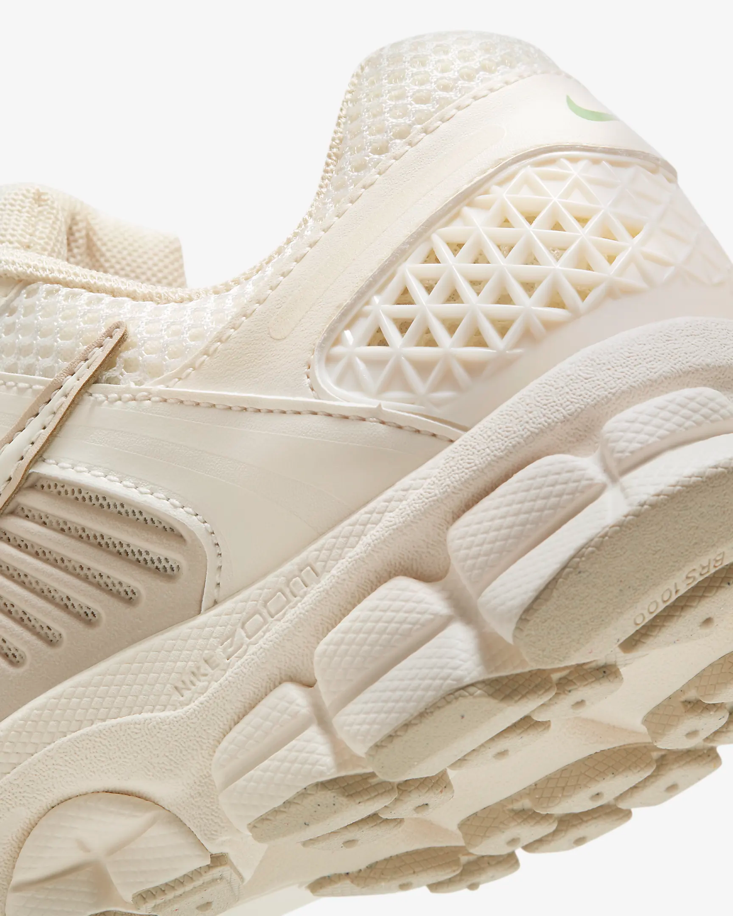 111 NIKE ZOOM VOMERO 5 WOMEN'S SHOES