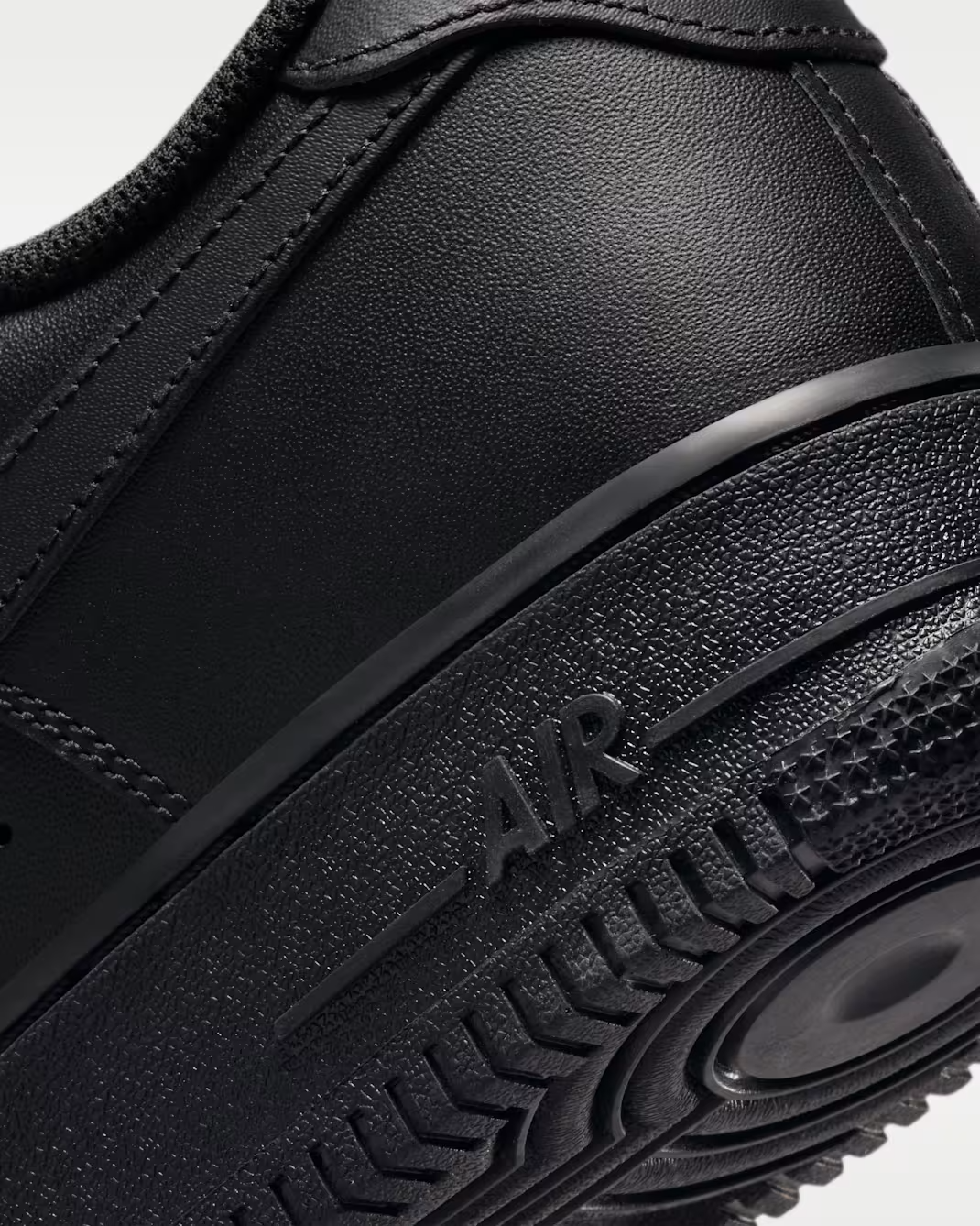 NIKE AIR FORCE 1 BLACK