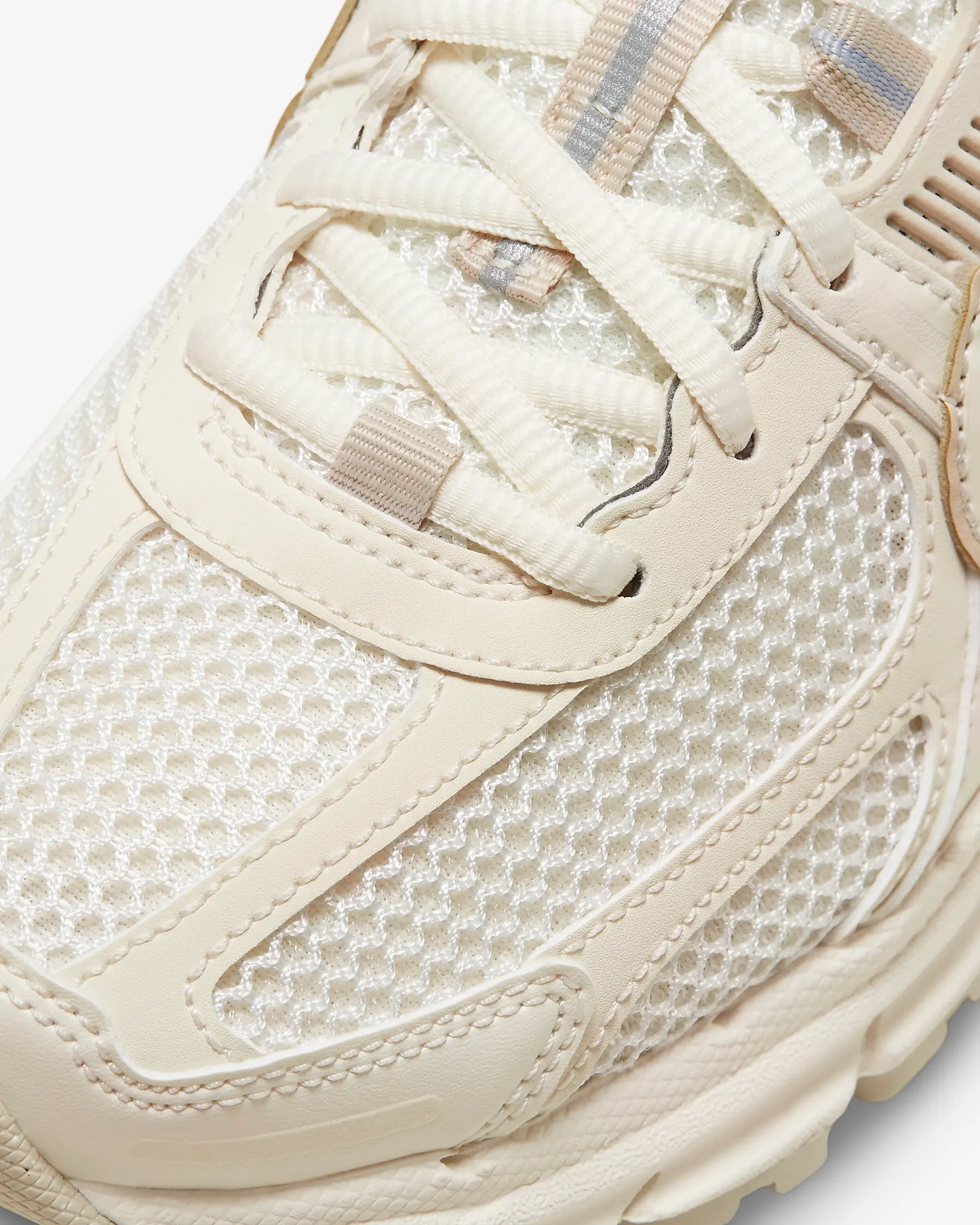 111 NIKE ZOOM VOMERO 5 WOMEN'S SHOES