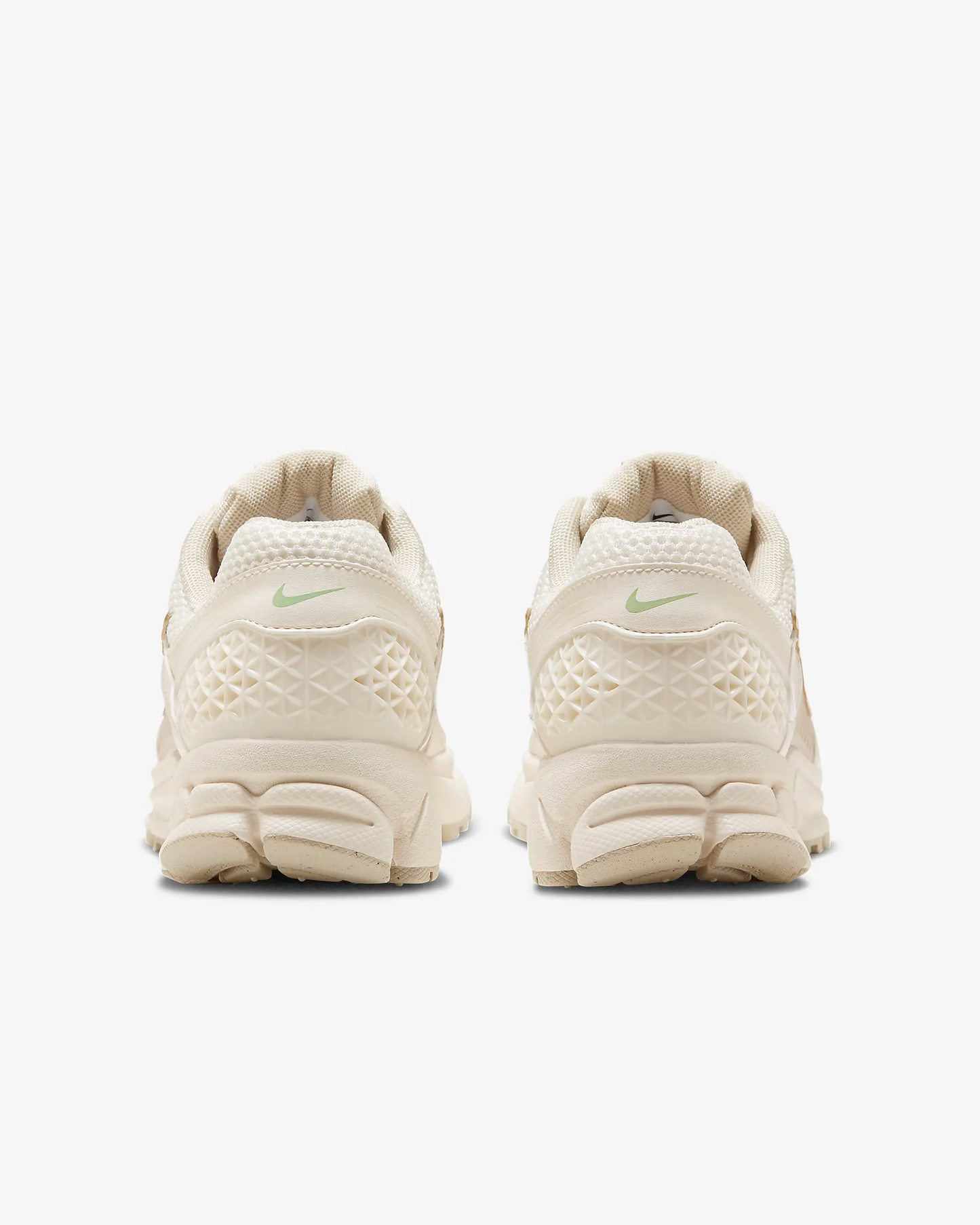 111 NIKE ZOOM VOMERO 5 WOMEN'S SHOES