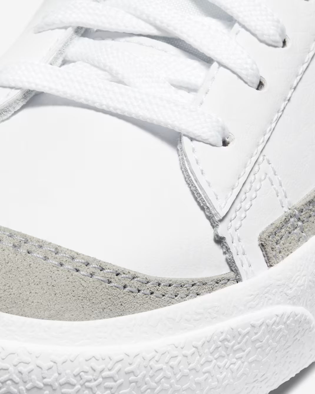 BLAZER LOW 77 WHITE/BLK DA4074-101 # 5.5