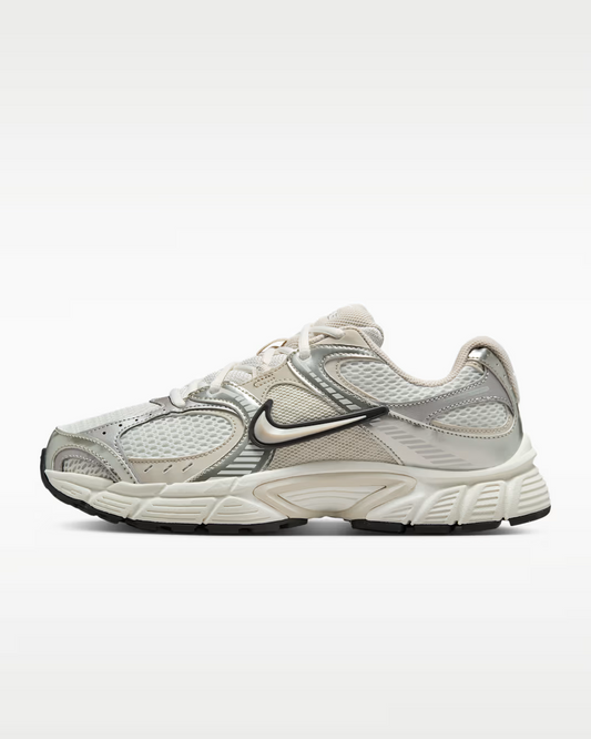 W NIKE V5 RNR WHITE-GREY-BLK