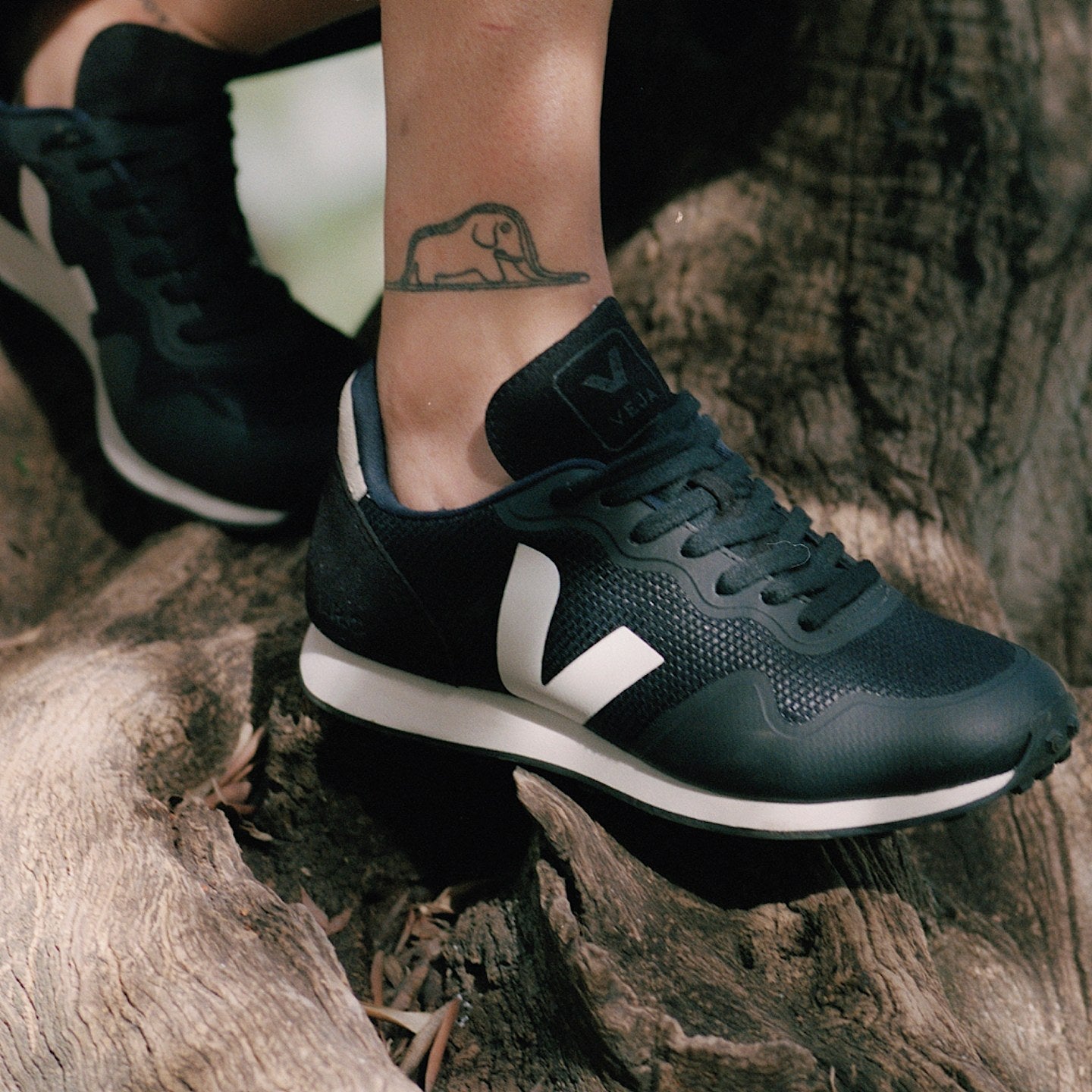 VEJA SDU TPU B-MESH BLACK WHITE