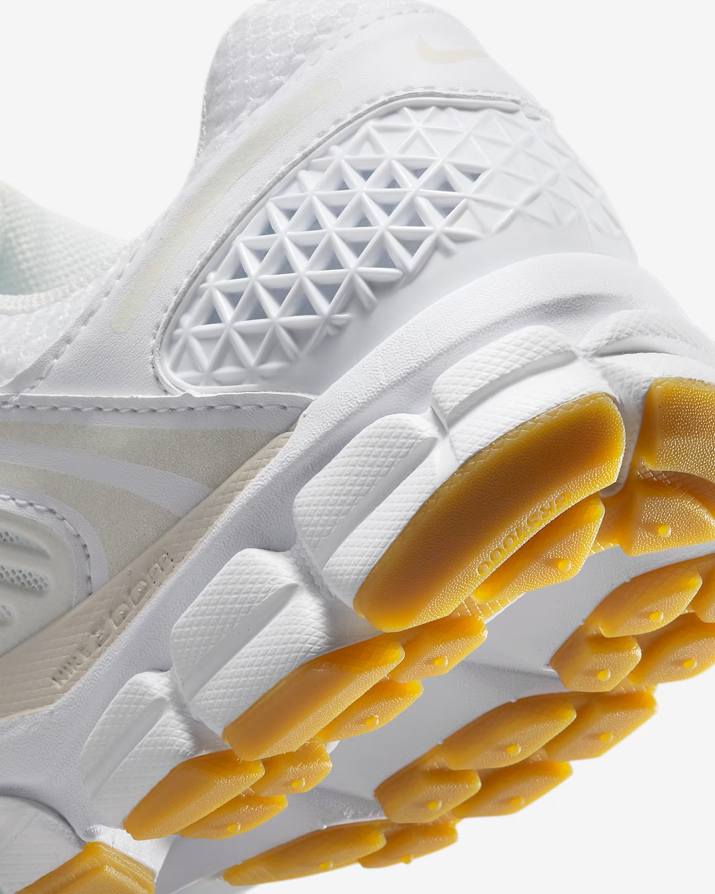 NIKE ZOOM VOMERO 5 WHITE