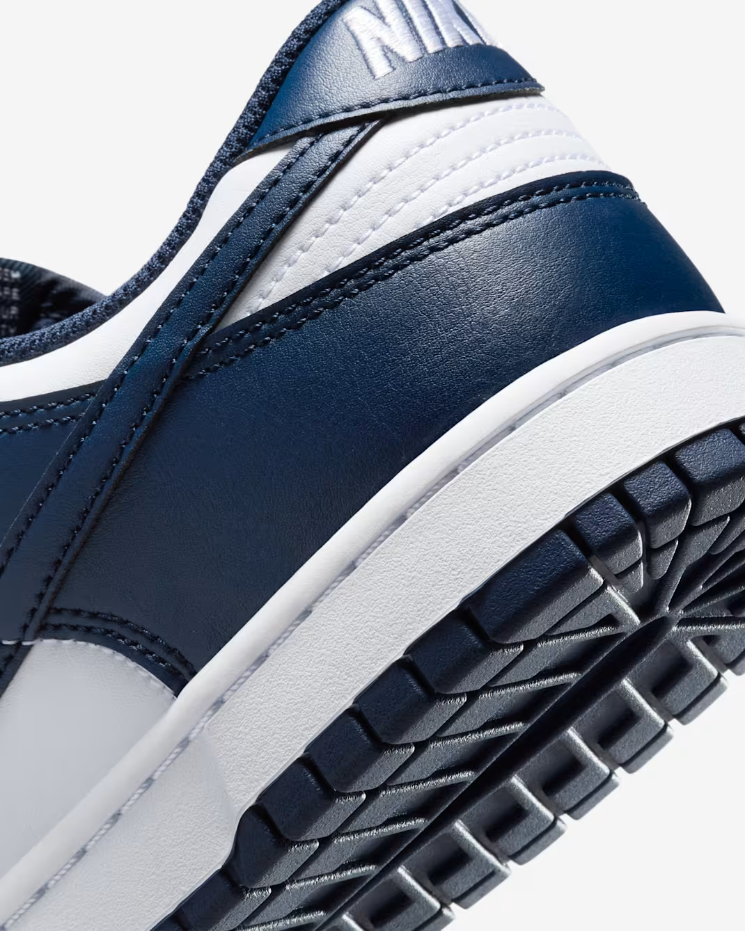 NIKE DUNK LOW RETRO BTTYS NAVY/WHITE