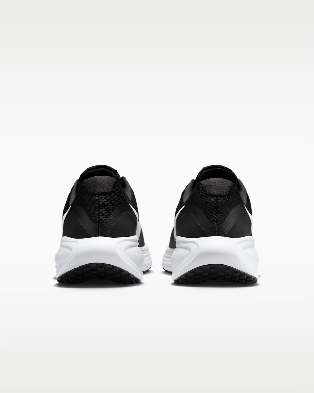 NIKE REVOLUTION 8 BLACK/WHITE