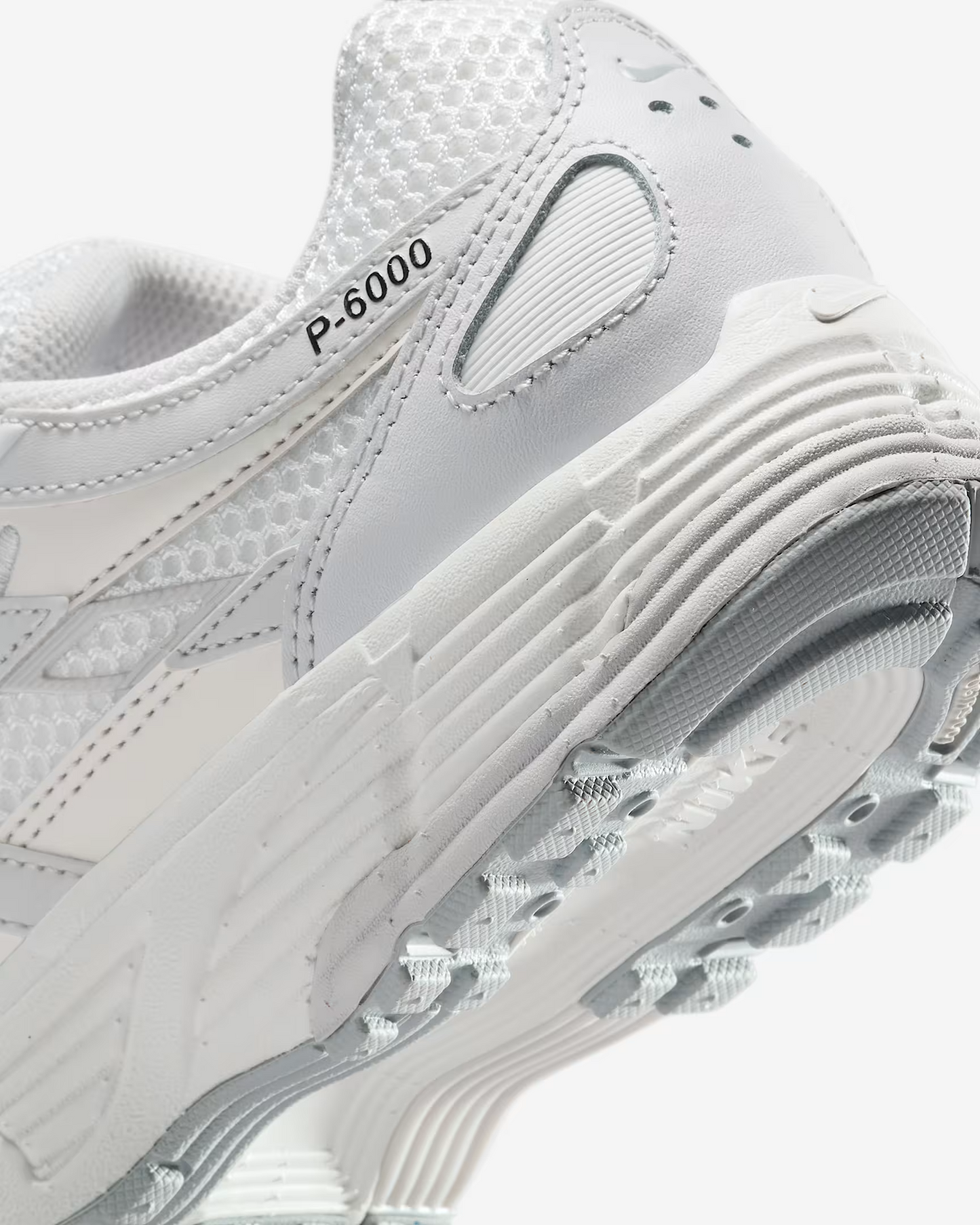 NIKE P-6000 SE SUMMIT WHITE/WOLF GREY-VST GRY