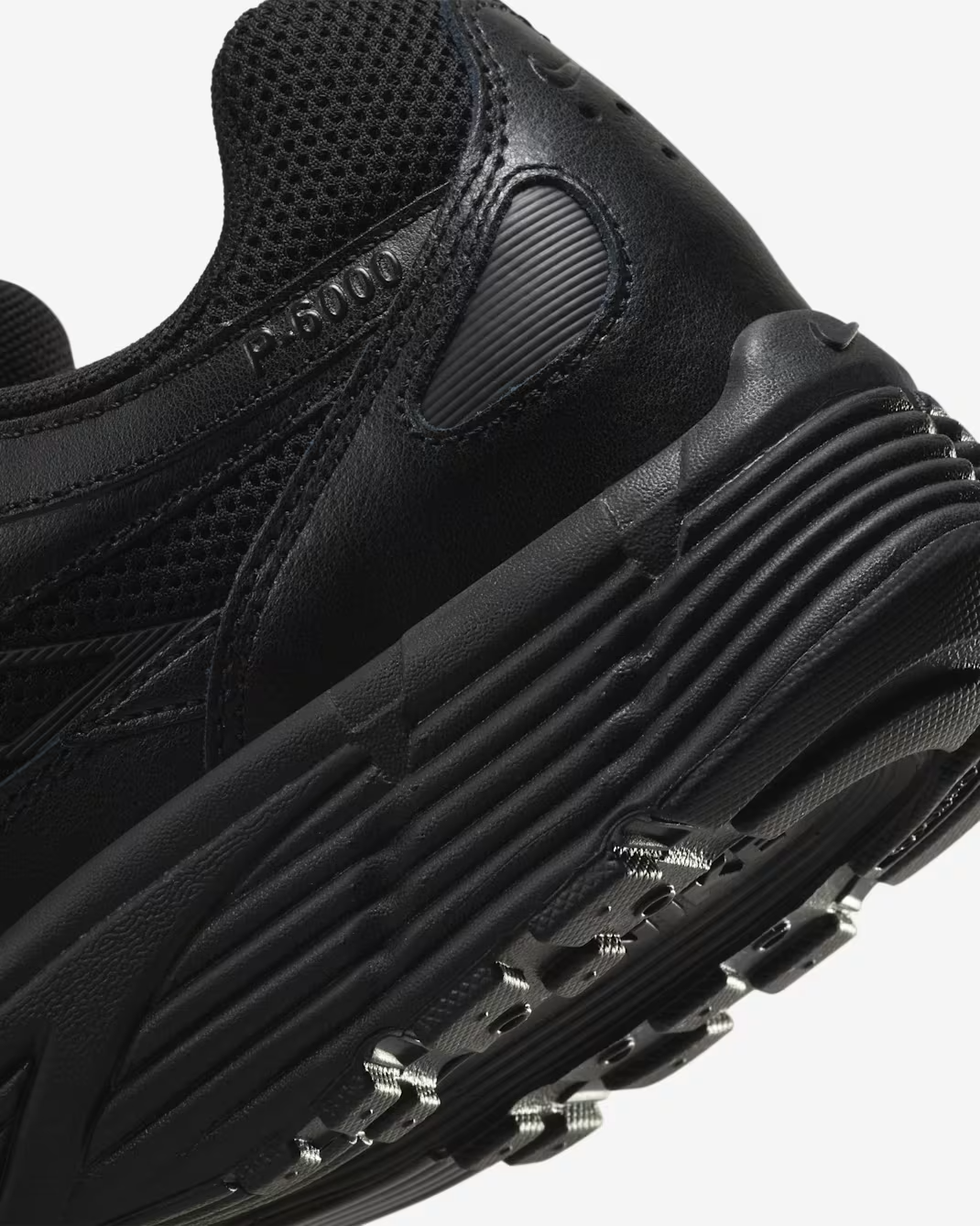 NIKE P-6000 BLACK