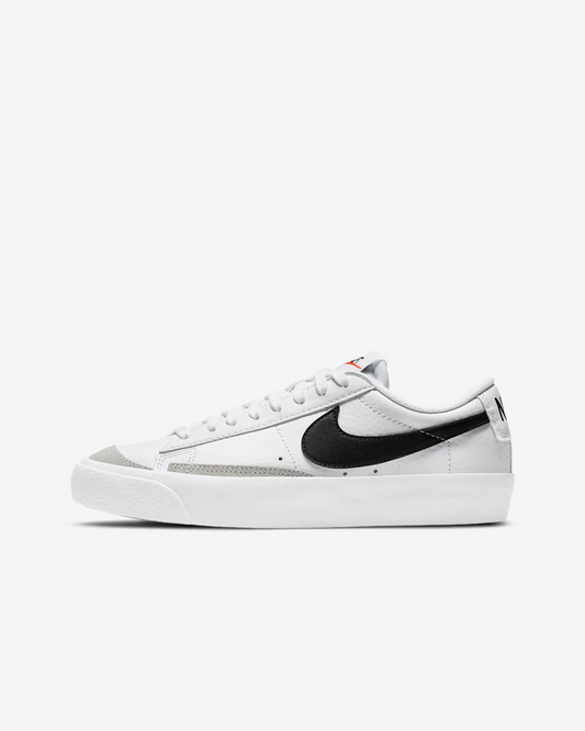 BLAZER LOW 77 WHITE/BLK DA4074-101 # 5.5