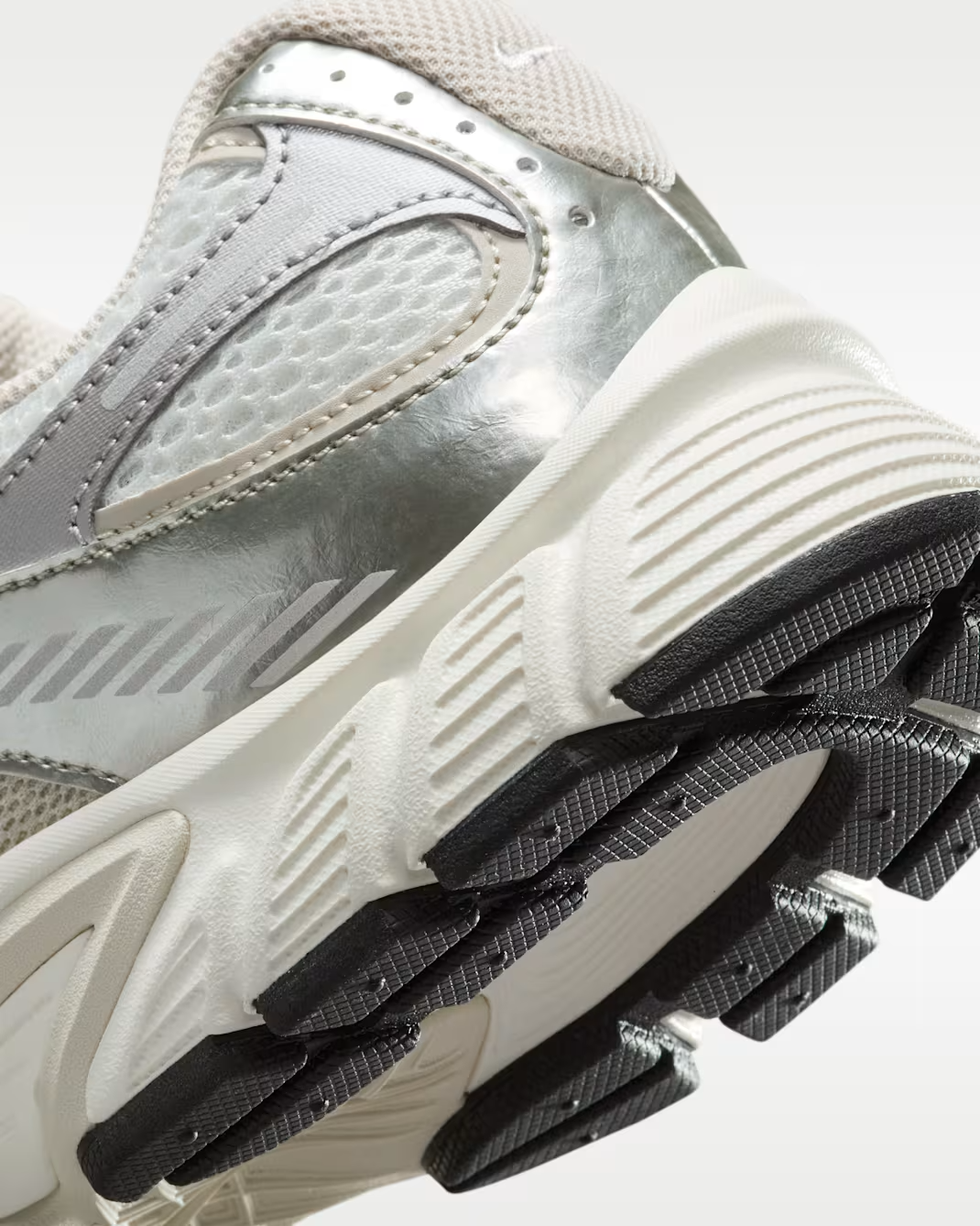 W NIKE V5 RNR WHITE-GREY-BLK