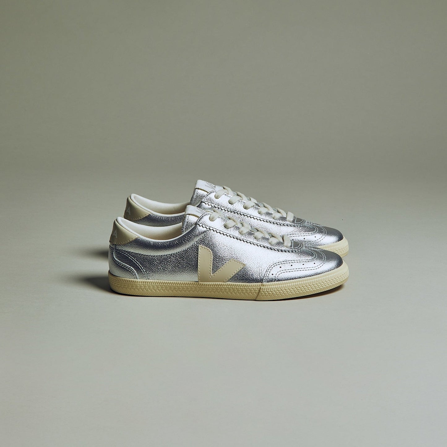 VEJA VOLLEY O.T. LEATHER SILVER/PIERRE