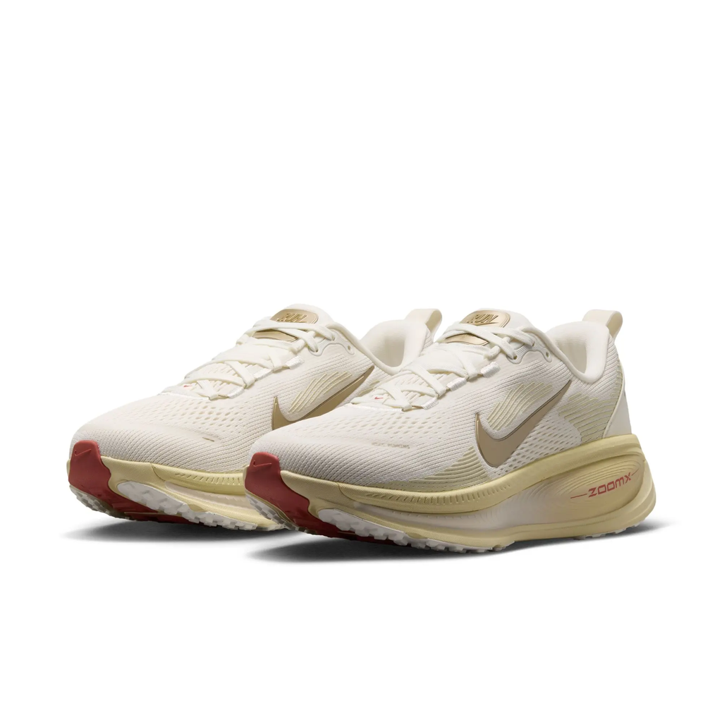 W NIKE VOMERO 18 BEIGE/GOLD MUJER
