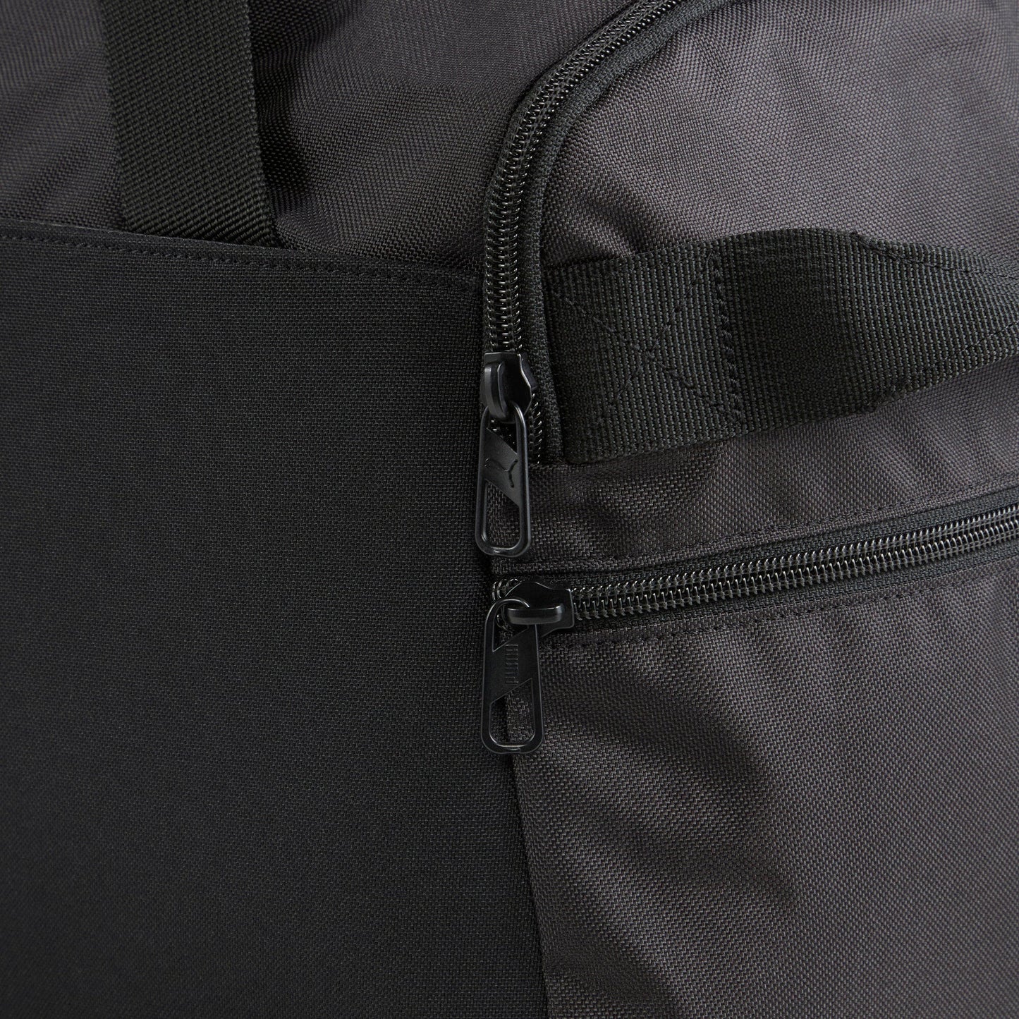 PUMA BUZZ MEDIUM SPORTS BAG