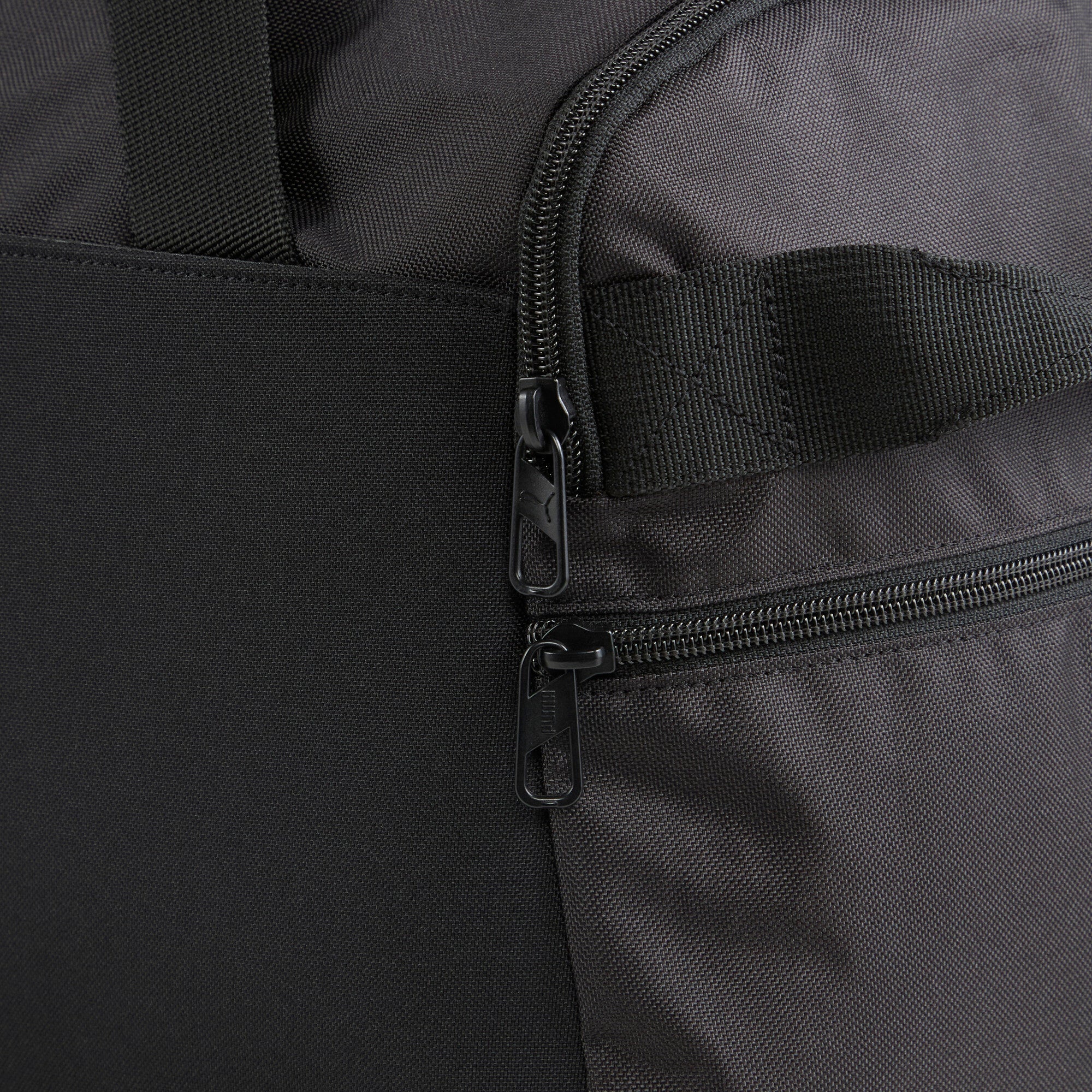 PUMA BUZZ MEDIUM SPORTS BAG