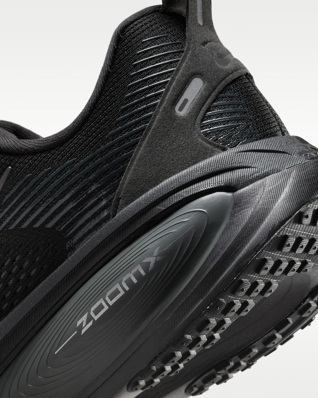 NIKE VOMERO 18 BLACK