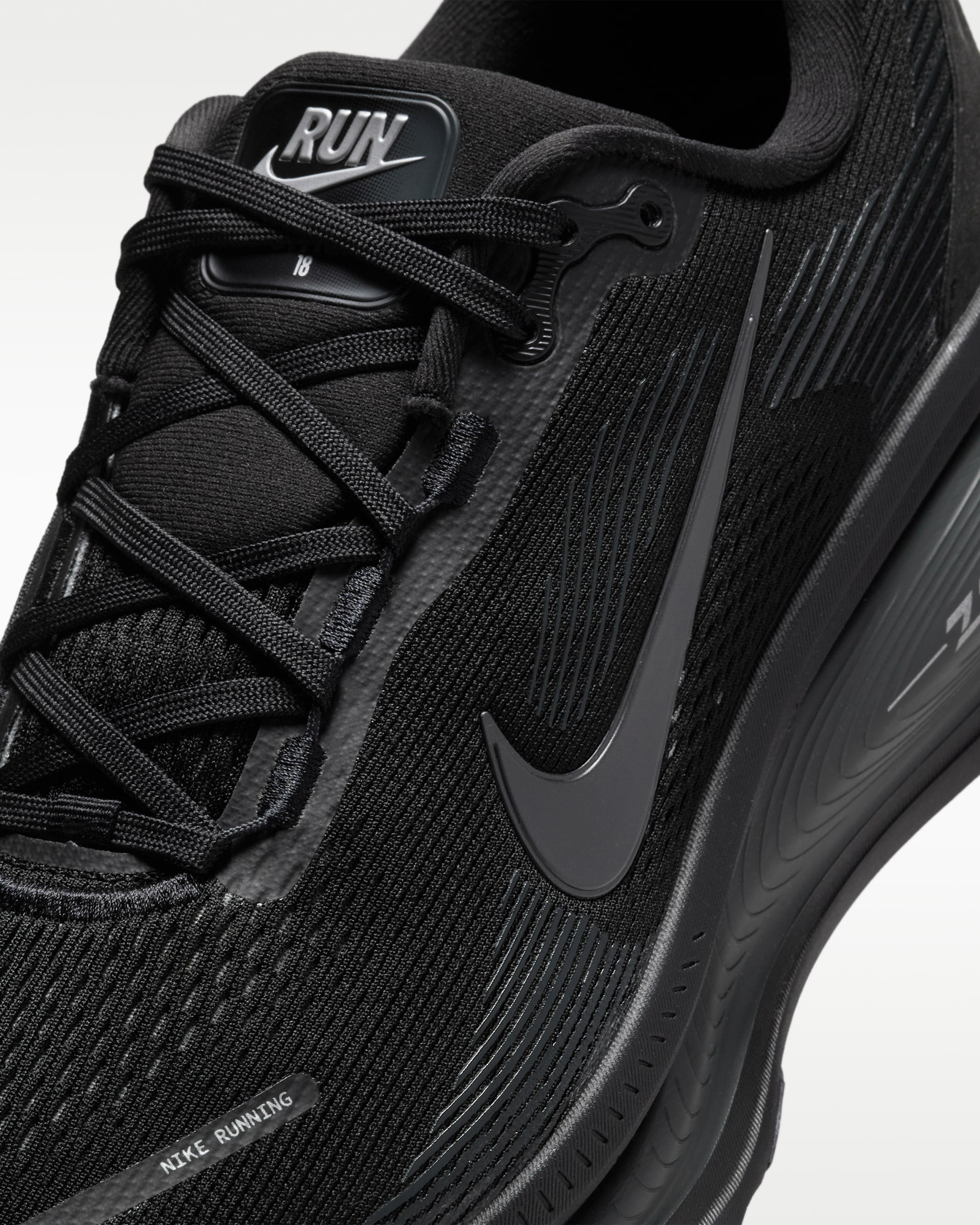 NIKE VOMERO 18 BLACK