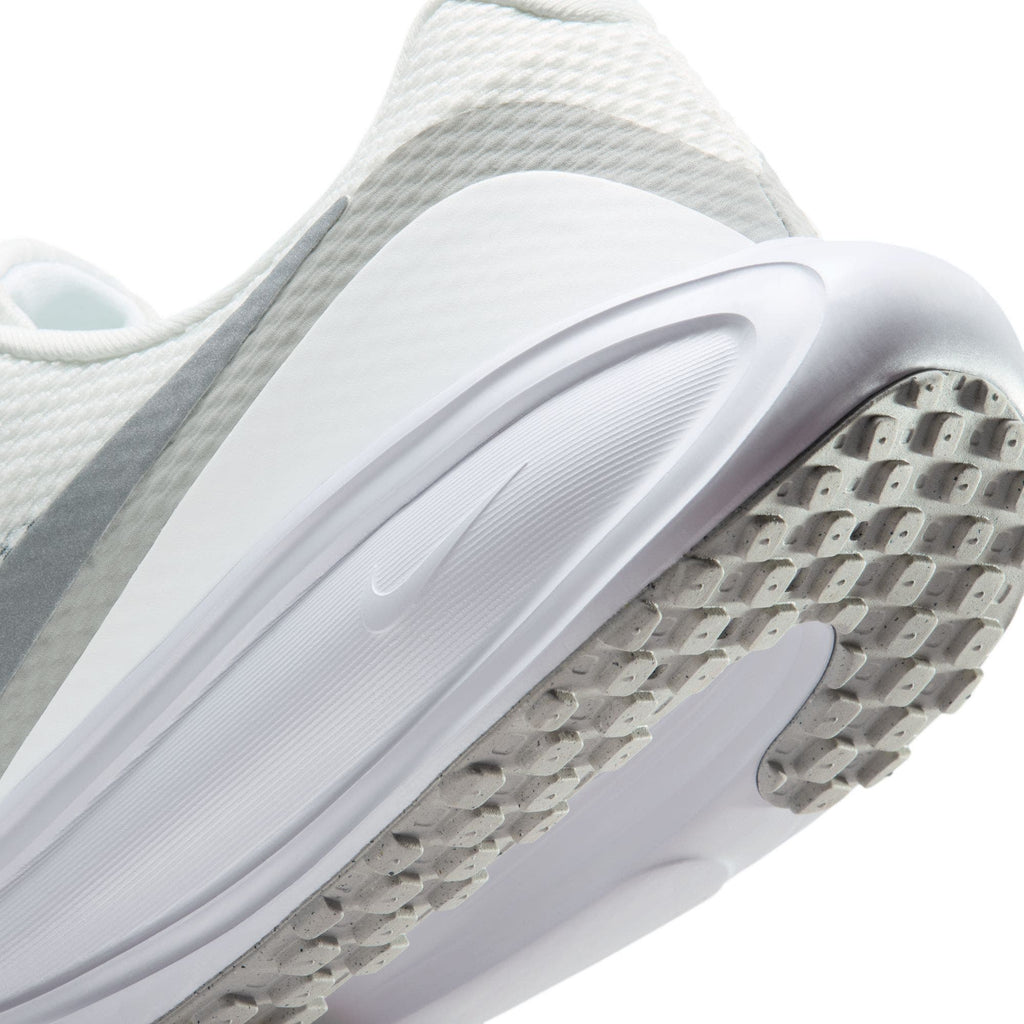 W NIKE REVOLUTION 8 SAIL-METALLIC SILVER-WHITE