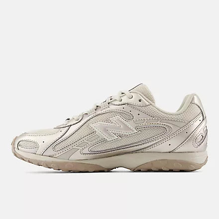 NEW BALANCE 204 LIGHT GOLD METALLIC MUJER