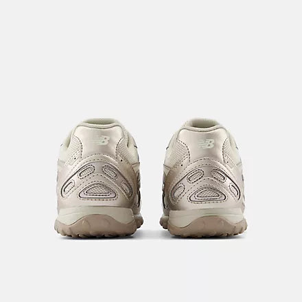 NEW BALANCE 204 LIGHT GOLD METALLIC MUJER